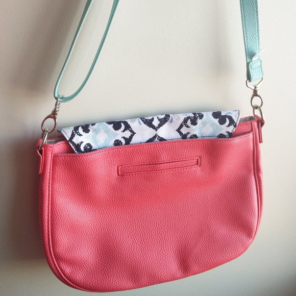 Thirty One Crossbody Bag - Picture 4 of 16